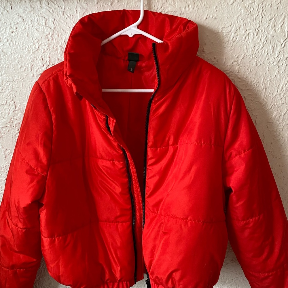Red Puffer jacket Size Medium - Picture 3 of 6